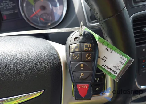 2016 Chrysler Town & Country Touring z USA, uszkodzony, nr VIN 2C4RC1BG9GR303549